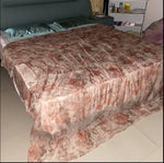 couverture lit floral rose violet marron semi transparent satinée décoration romantique oreillers assortis aspect