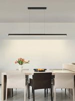 table salle manger marbre moderne blanc noir gris plateau fruits vase fleurs tapis