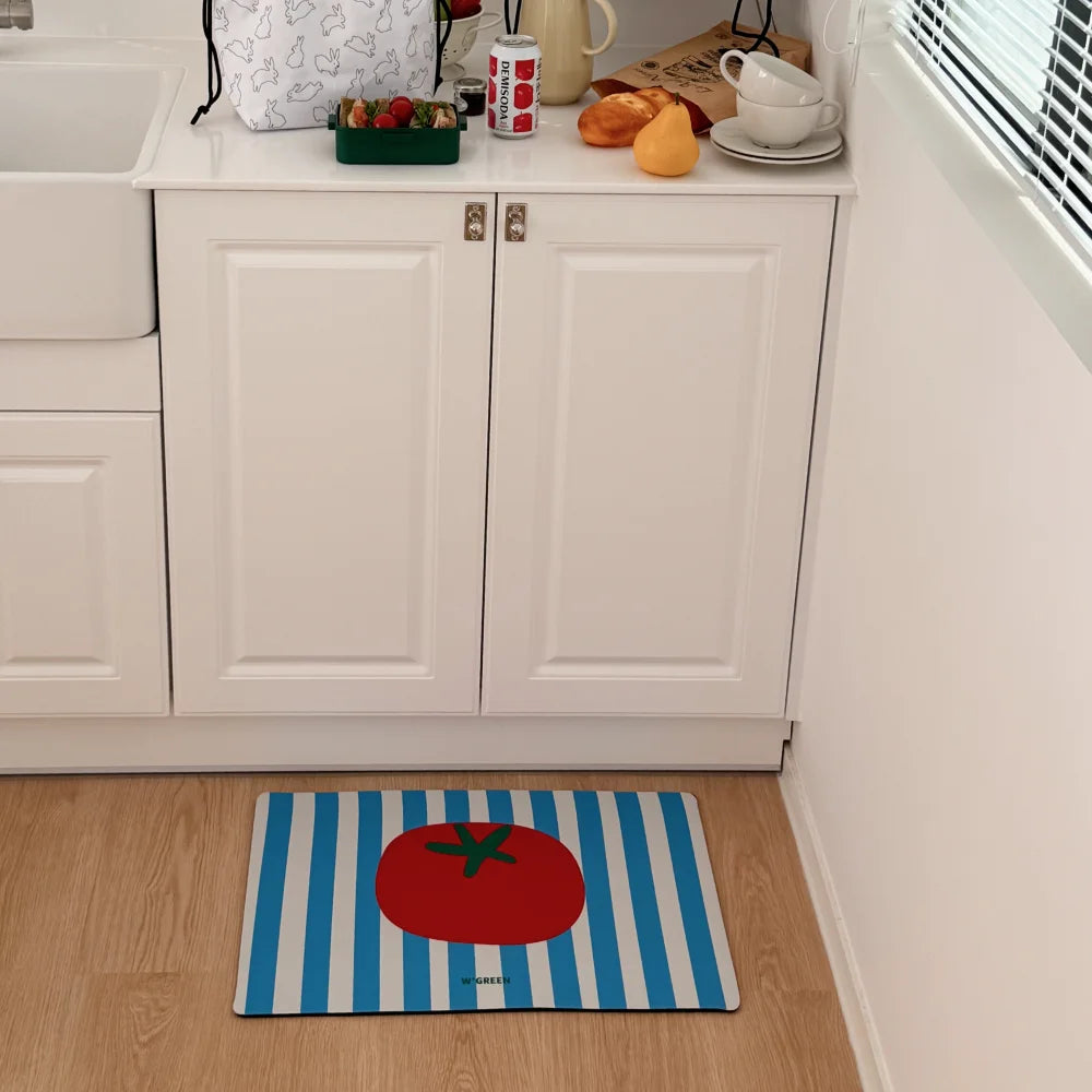 tapis antidérapant moderne bleu clair rouge vert tomate stylisée sol salle bain porte decoration