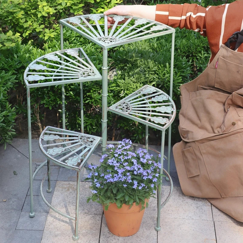 étagère plante métal vert clair motifs floraux structure ajourée vintage pieds ronds balcon jardin