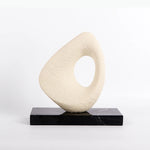 sculpture moderne blanc crème texture granuleuse décoration intérieure résine imitation pierre base marbrée
