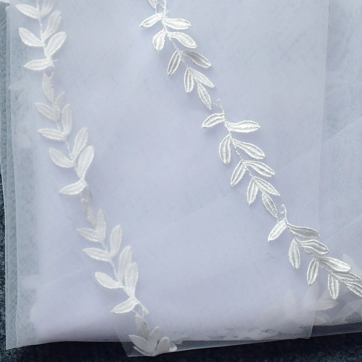 voile mariée ivoire dentelle bord appliqué robe mariage blanc romantique original bohème trendy fashionable