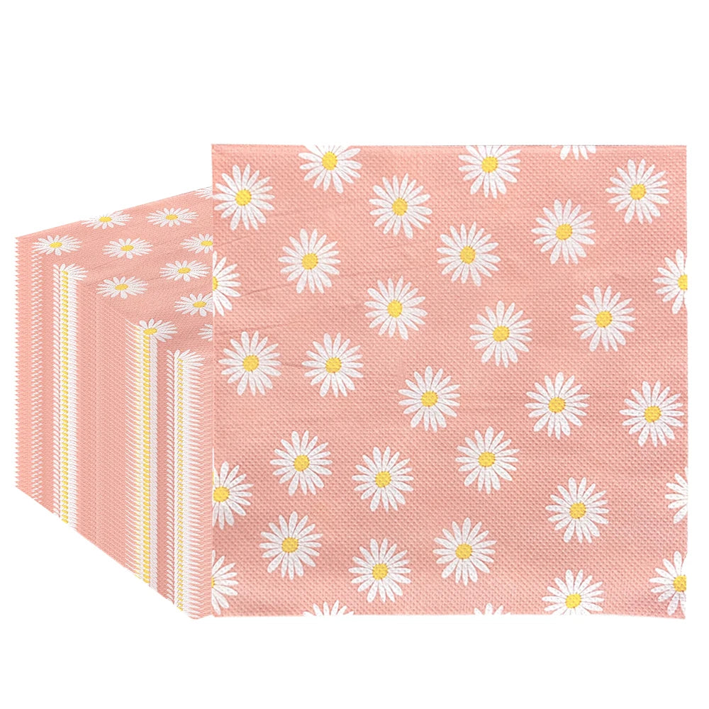 serviettes papier festives fleur blanche carreaux motif géométrique rose clair pliées dépliées jetables anniversaire