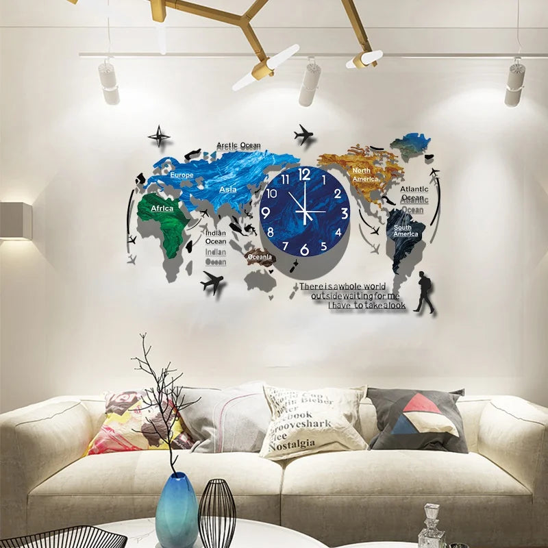 horloge murale moderne carte monde colorée aiguilles blanches textes noirs bleu noir transparent
