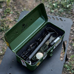boîte outils métal poignée cuir camping rangement vintage robuste vert noir