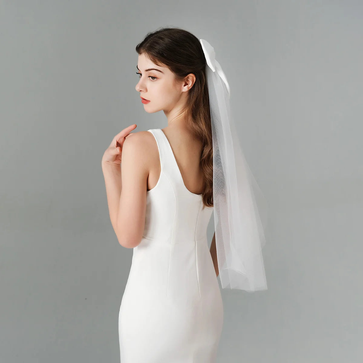 voile mariée femme blanc tulle fin classique clips métalliques longueur épaules adulte cascade