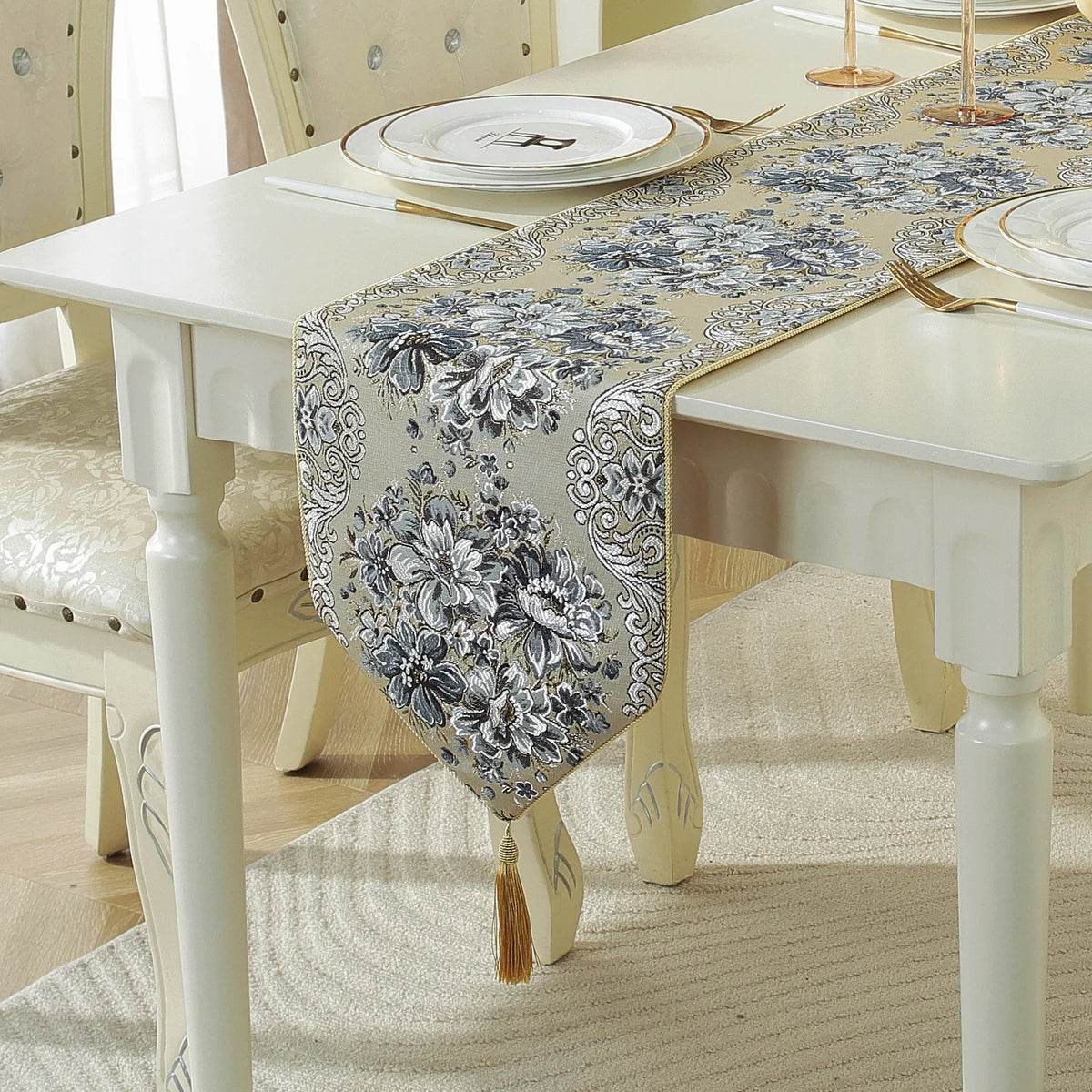chemin table floral ornements tissu décoratif couleurs variées classique table manger