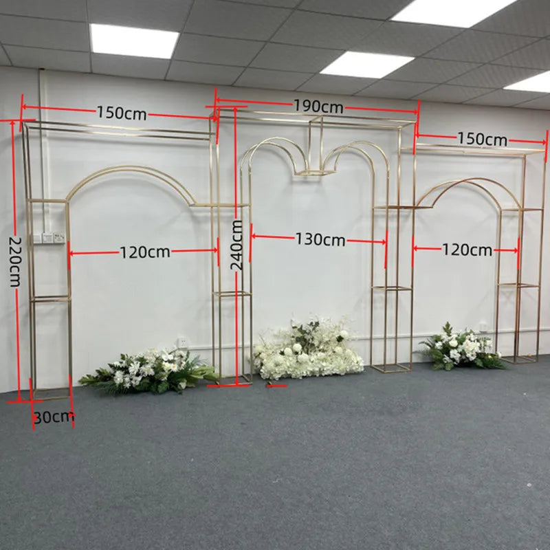 décoration mariage structure dorée arcs géométriques moderne élégante pièce fixations fleurs