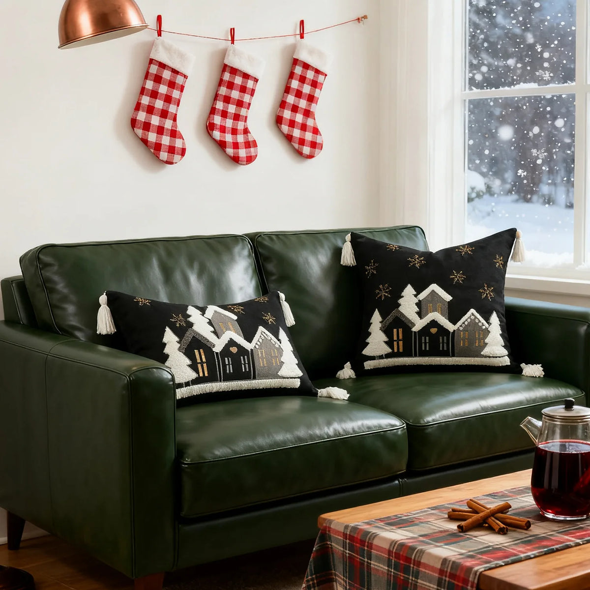 taies d'oreiller coton brodées maisons dorées beige hiver décoration canapé lit chambre decoration noel