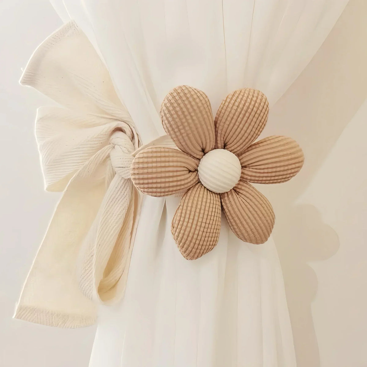 bracelets rideau crochetés fleur rustiques accessoires fenêtres beige clair foncé horizontal