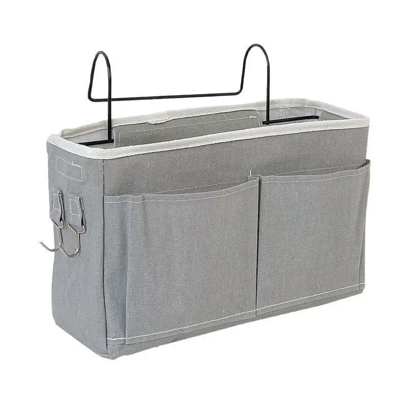 organisateur suspendu lit gris crème tissu texturé poches filet crochets barreau métallique minimaliste
