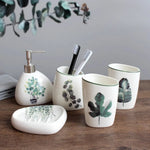 ensemble vaisselle salle bain blanc motifs floraux moderne distributeur savon tasses dents bol savon