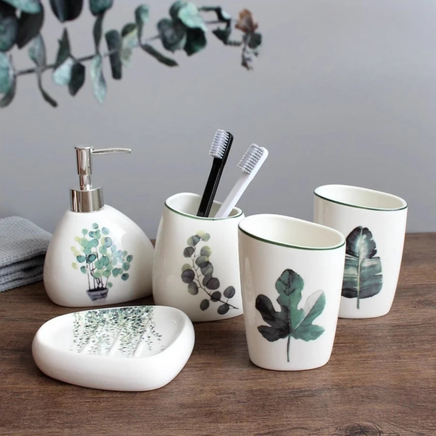 ensemble vaisselle salle bain blanc motifs floraux moderne distributeur savon tasses dents bol savon