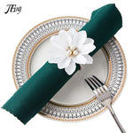 anneaux serviette fleurs blanches dorées classique rouge vert blanc mariage banquet dîner