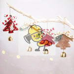 décoration noël cloche chaîne métal rouge beige blanc sequins velours tissu traditionnel merry christmas