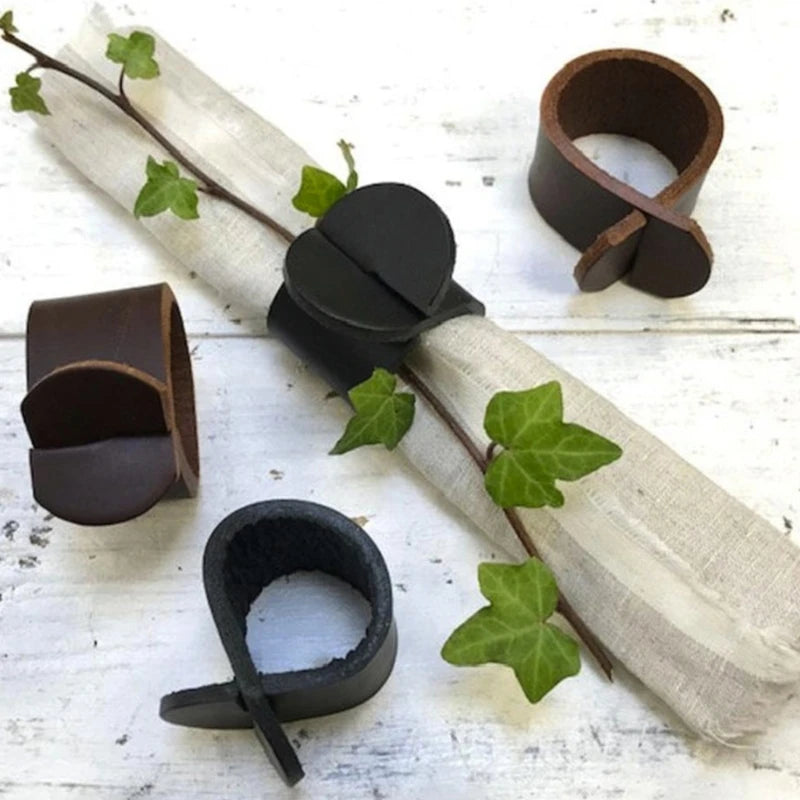 anneaux serviettes cuir noir marron clair modernes respectueux environnement minimalistes decoration table