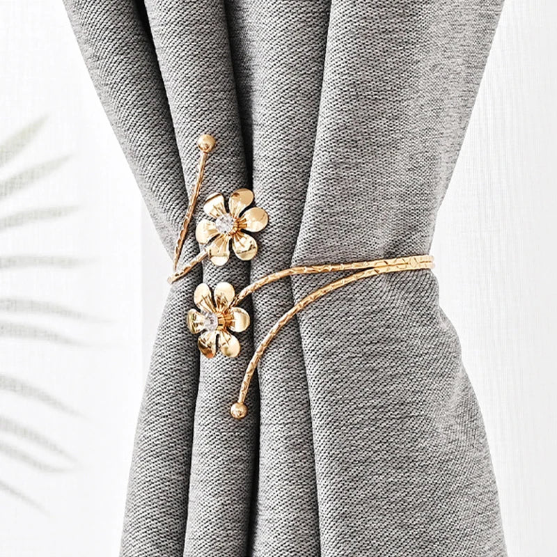 anneaux fenêtre or argent fleurs stylisées modernes élégants anneaux métalliques fixations brillantes contemporain