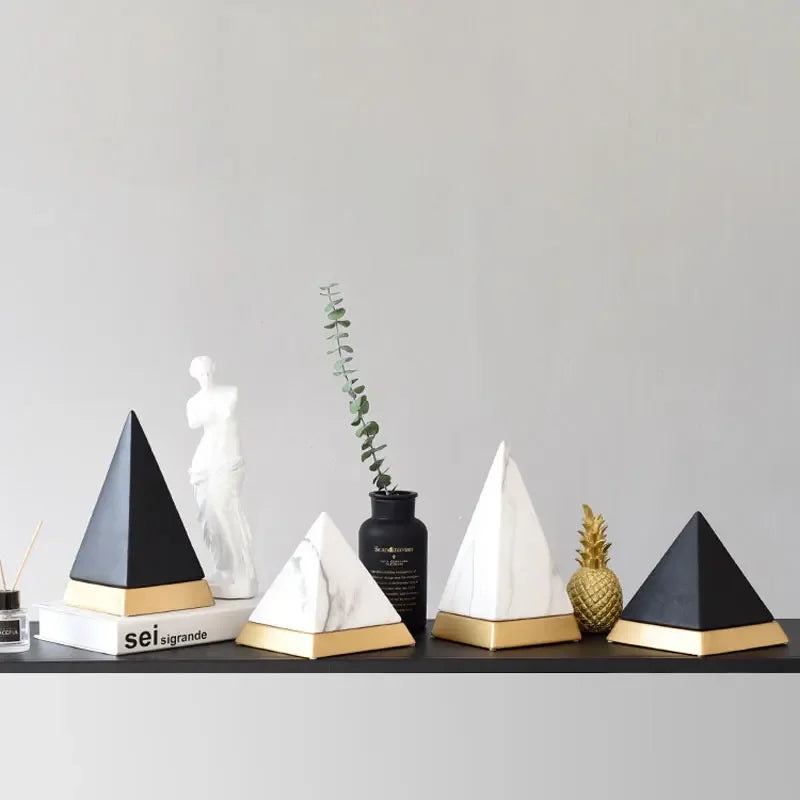pyramide décorative moderne noir blanc marbre doré statuette vase diffuseur huiles essentielles boîte dorée