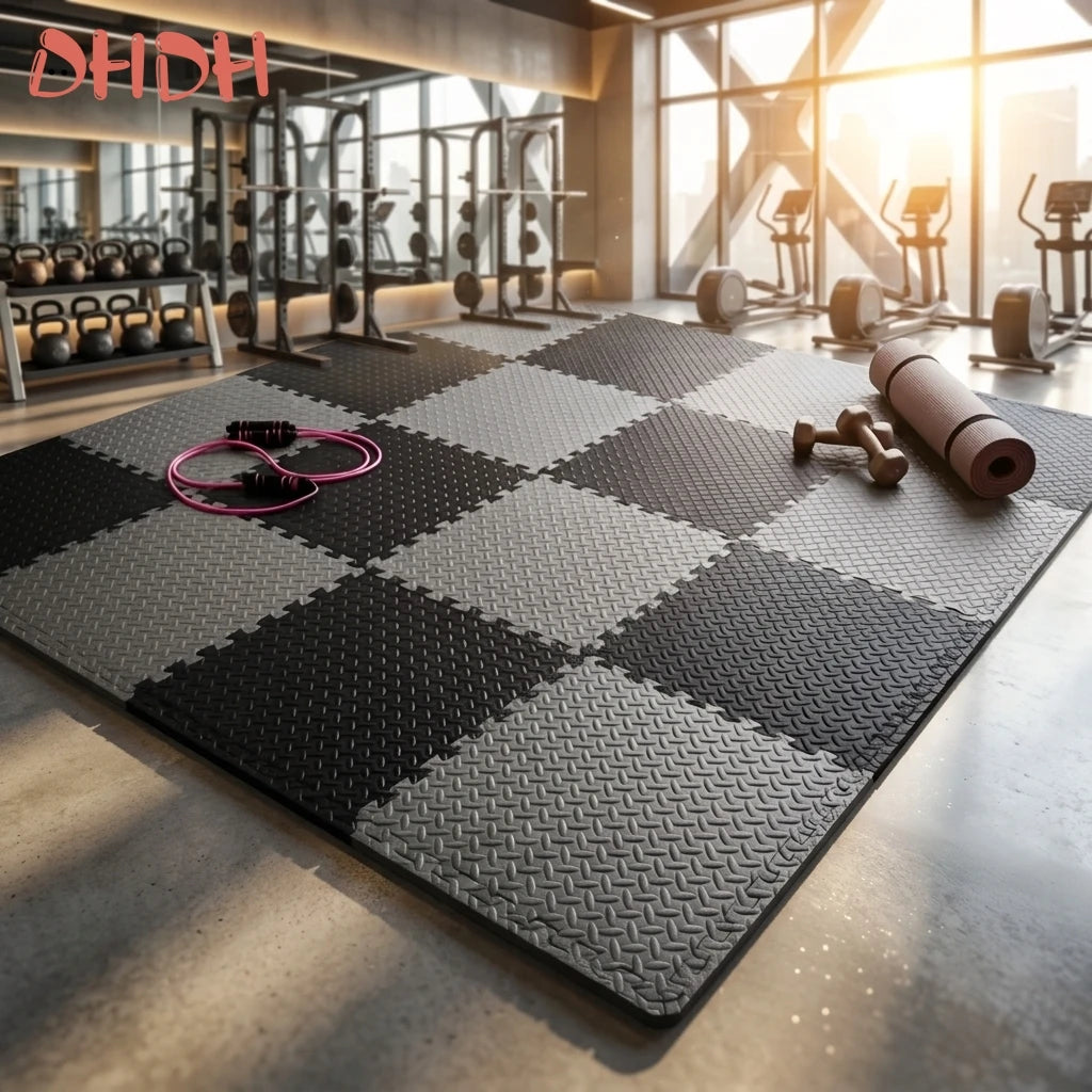 tapis sol modulable caoutchouc gris noir blanc carreaux géométriques antidérapant exercices maison
