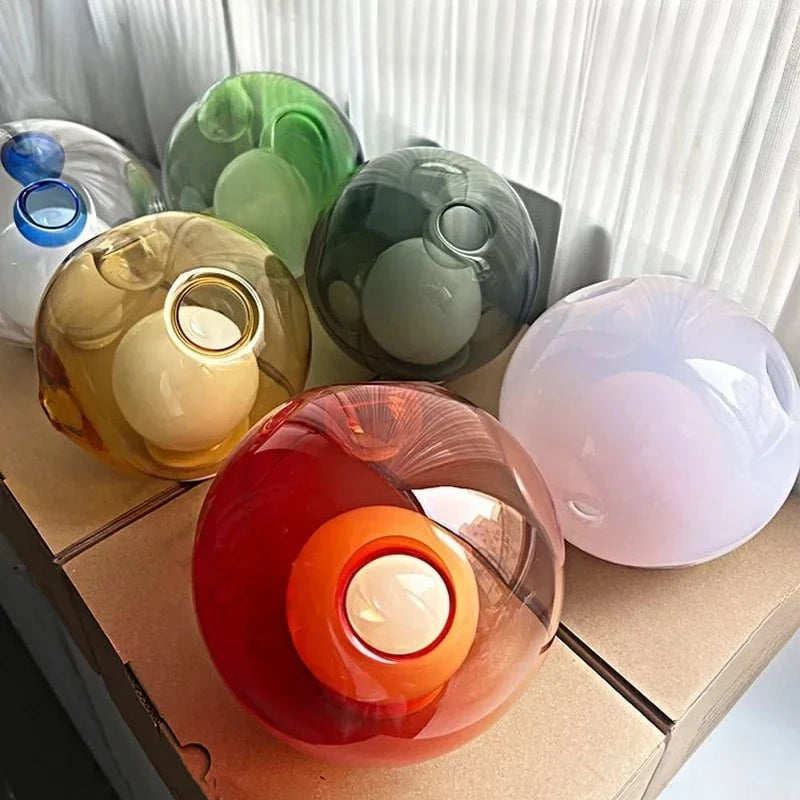 lampes suspendues modernes sphères colorées brillantes intensité variable transparentes opaques chambre salon