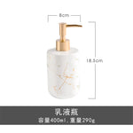 ensemble salle bain moderne blanc doré marbre veines élégant pompe tasse dents support savon