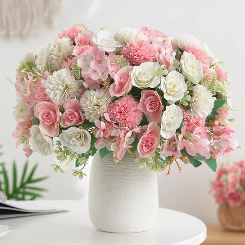 décoration intérieure bouquet fleurs artificielles roses couleurs blanc rose violet modernes élégantes