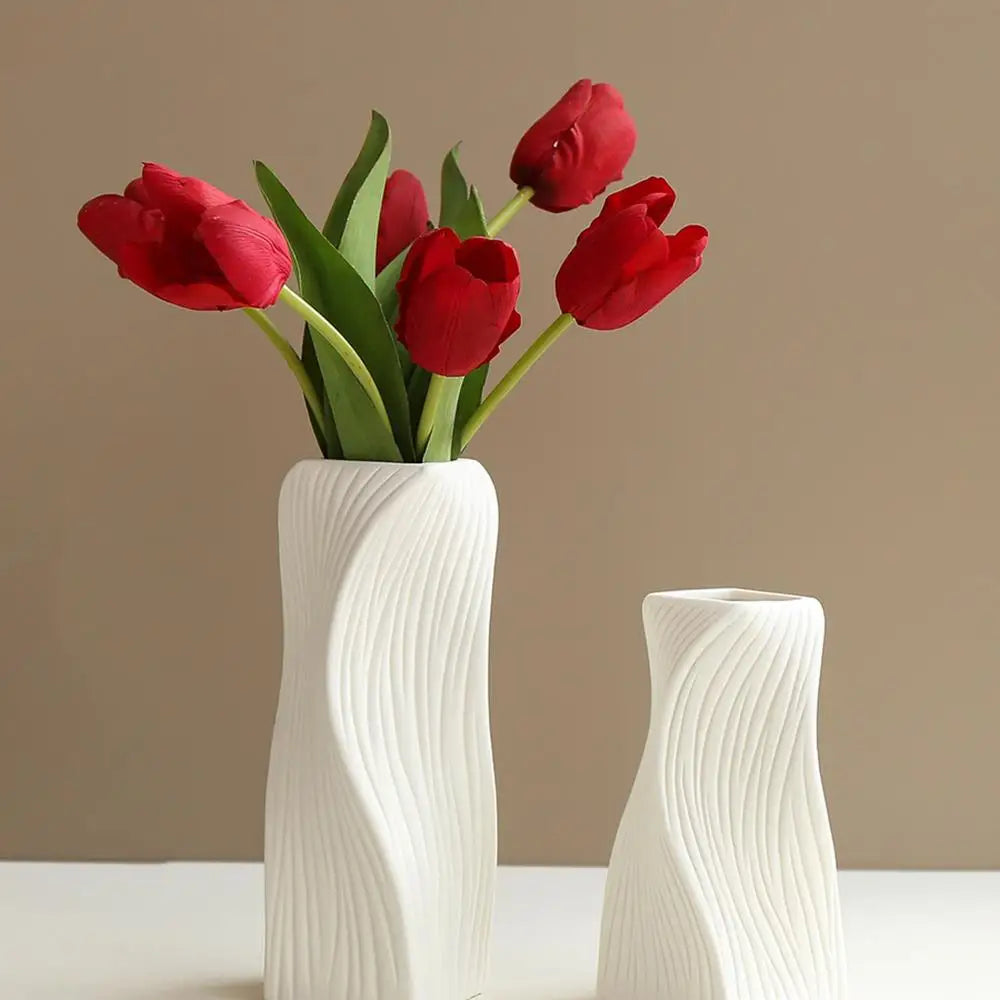 vases plastique moderne tulipes roses eucalyptus feuillage décoratif blanc rouge orange marron vert lignes
