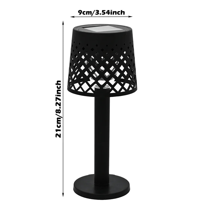 lampe solaire extérieure noir grille moderne basse consommation lumière chaude détecteur mouvement recharge solaire