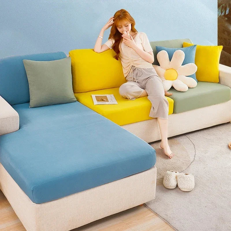 housses canapé vert clair rayures horizontales moderne adhésif coussins décoratifs tapis bleu clair blanc