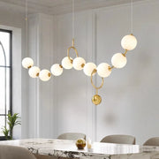 suspension lumineuse moderne sphères verre opaques anneaux métalliques blanc or