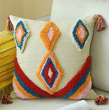 coussins decoratifs boheme ethnique motifs geometriques couleur beige rouge bleu orange rose jaune franges