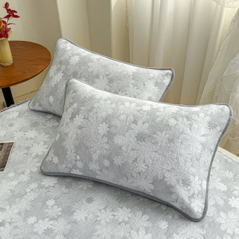 taies d'oreiller jacquard bleu clair fleurs blanches respirantes été douces 48x74cm modernes