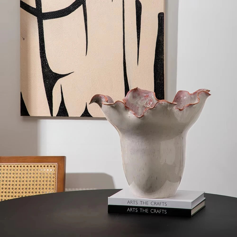 vase moderne artisanal céramique couleur beige rose gris noir texture ondulée ruchéeOpaque
