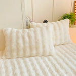 taies d'oreiller polaire synthétique douce gris clair blanc crème hiver lit maison moderne confortable