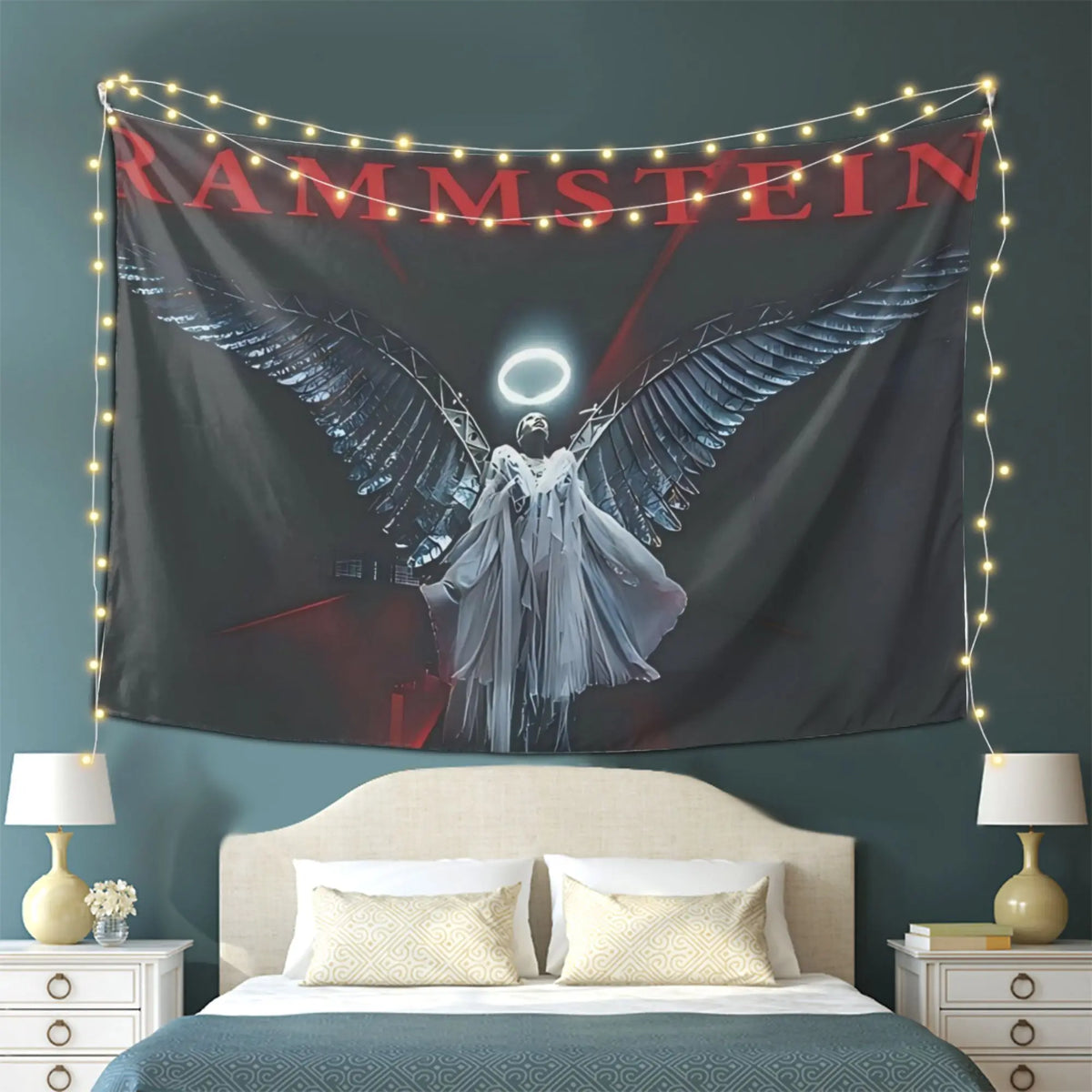 tapisserie ange RAMMSTEIN noir rouge contemporain living room decoration fond gris blanc