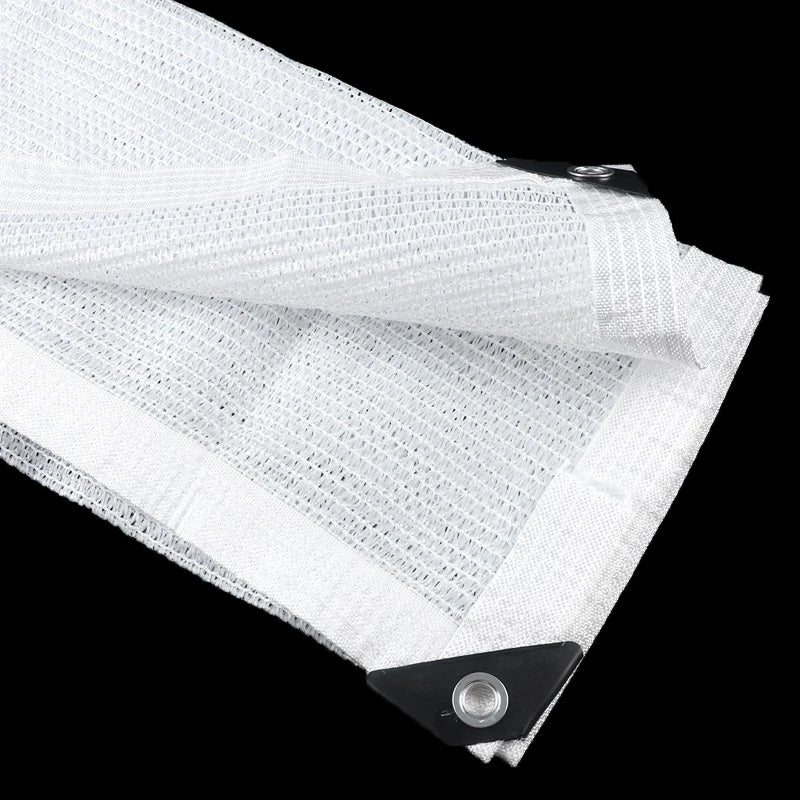 Détail des œillets du filet d'ombrage pour fixation facile