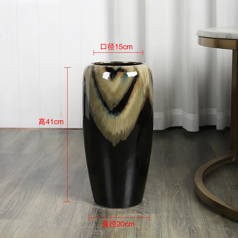 Vase décoratif en forme de vase de fleurs avec motifs abstraits noirs et beiges, mesurant 41 cm de hauteur et 15 cm de diamètre.