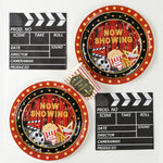 décoration anniversaire thème cinéma assiettes jetables serviettes gobelets nappe guirlande popcorn rouge noir doré