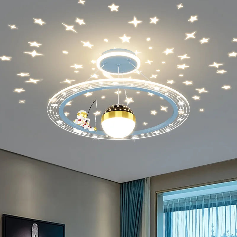 suspension lumineuse moderne astronaute étoiles blanche dorée bleue anneaux concentriques