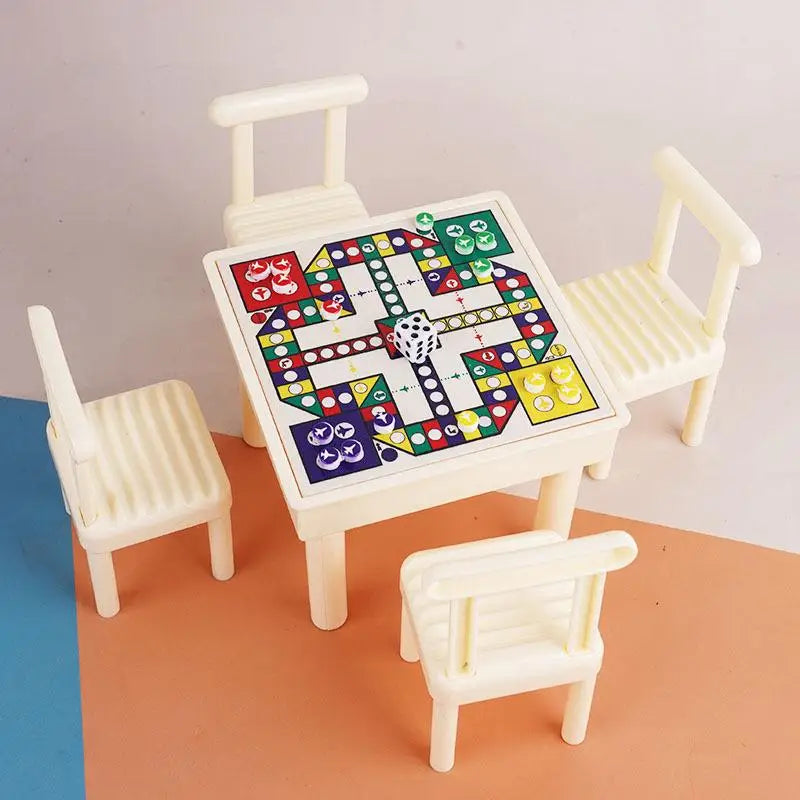 ensemble miniature table chaises blanc motifs géométriques pièces jeu rouge verte bleue résine opacité
