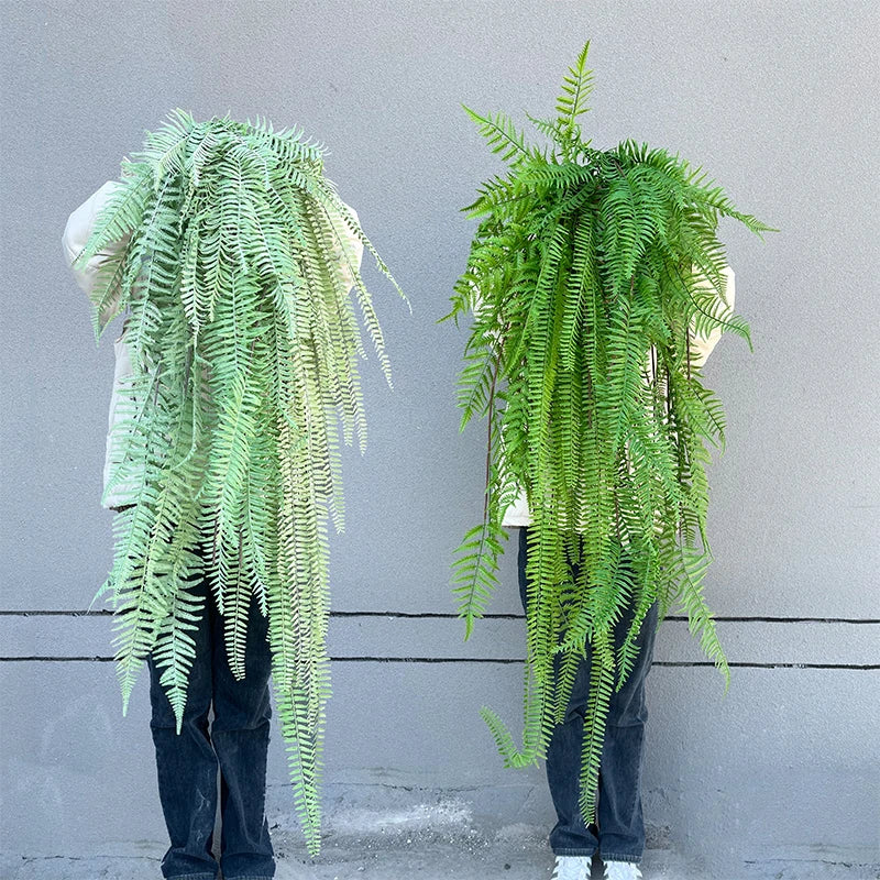 plante artificielle vigne suspendue feuilles vertes décor extérieur mur restaurant jardin moderne naturel