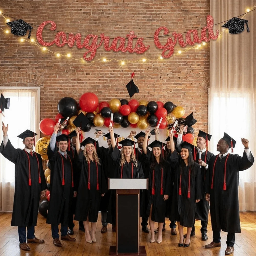 guirlande décoration fête graduation lettres paillettes chapeau diplôme ballons confettis