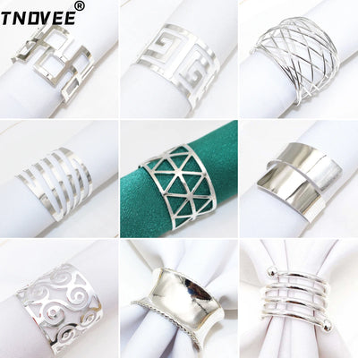 Porte-serviettes en argent sur table de fête élégante