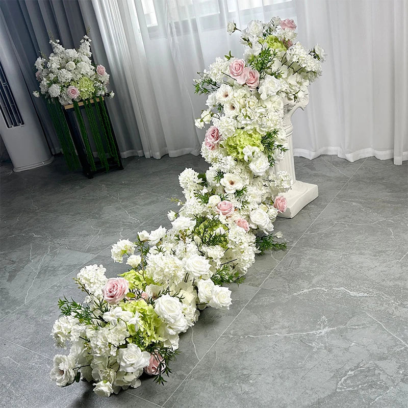 décoration événement tapis floral colonnes fleuries mariage anniversaire rose blanche romantique classiqueextérieur