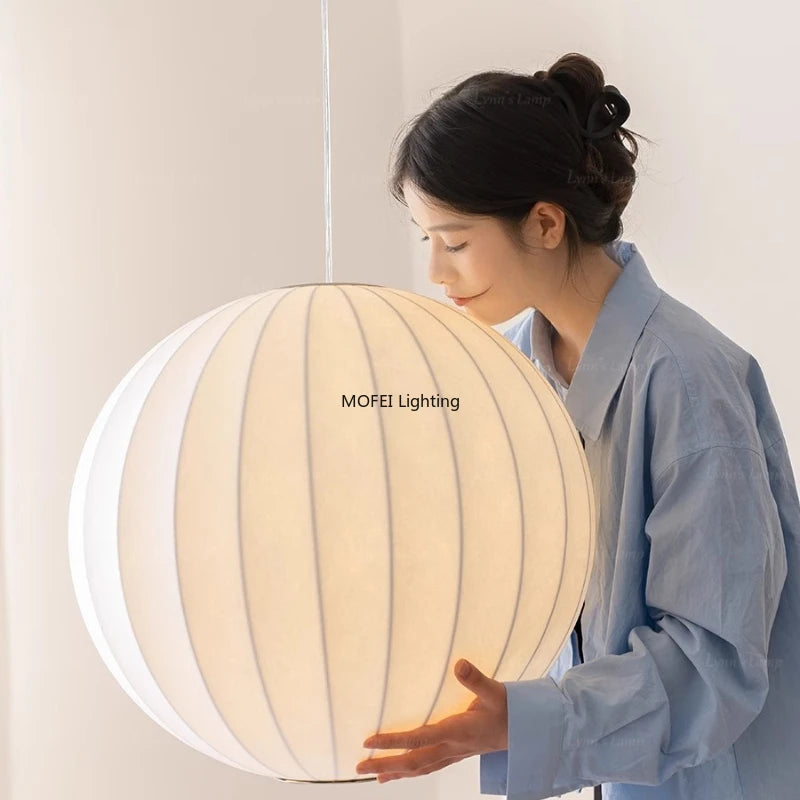 suspension lumineuse soie blanc crème forme sphérique motif rayé minimaliste lumière led chambre étude