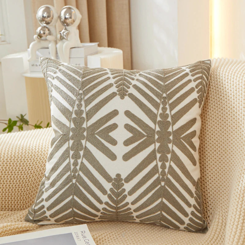housse coussin carré brodé feuilles stylisées moderne coton polyester beige vert jaune rose fermeture