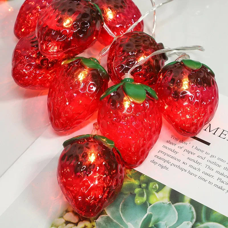 guirlande lumineuse rouge verte fraises brillantes moderne décoration anniversaire enfant fêteSuspension