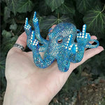 statuette octopus bleu points blancs résine contemporaine opaque décoration maison