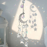 décoration extérieure boho mobile transparent argenté lune étoiles motifs floraux opalescent chaines jardin suncatcher