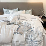 ensemble literie coton brodé papillons blanc bleu gris élégant décoration chambre lit couverture taies